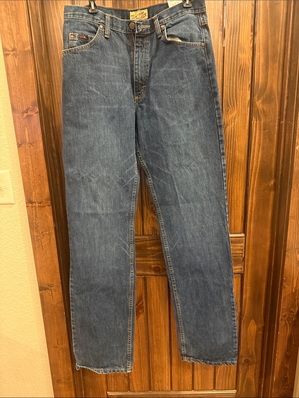 Men's Straight-Leg Denim Jeans in Medium Blue